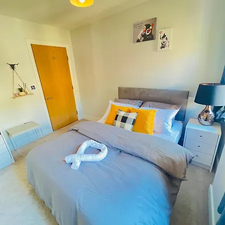 Prime Area, Stylish 2 - Bed, Netflix, Games & Parking Apartment