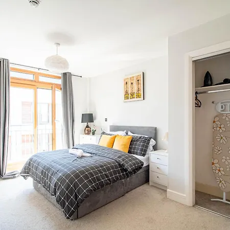Prime Area, Stylish 2 - Bed, Netflix, Games & Parking *