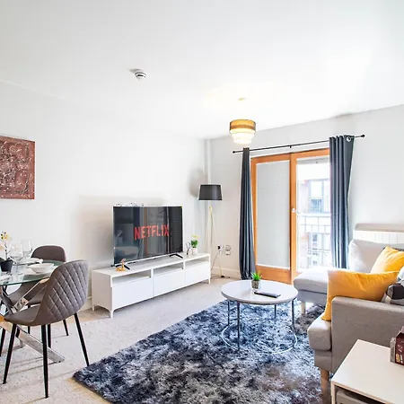 Prime Area, Stylish 2 - Bed, Netflix, Games & Parking Apartment Birmingham