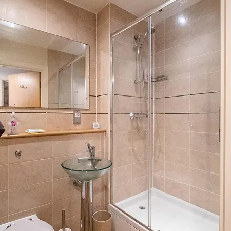 Prime Area, Stylish 2 - Bed, Netflix, Games & Parking Apartment Birmingham