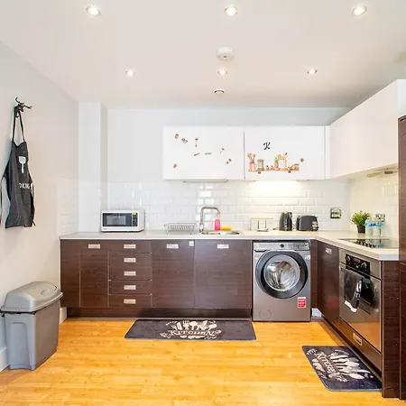 Prime Area, Stylish 2 - Bed, Netflix, Games & Parking *