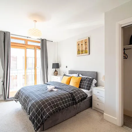 Prime Area, Stylish 2 - Bed, Netflix, Games & Parking * Birmingham