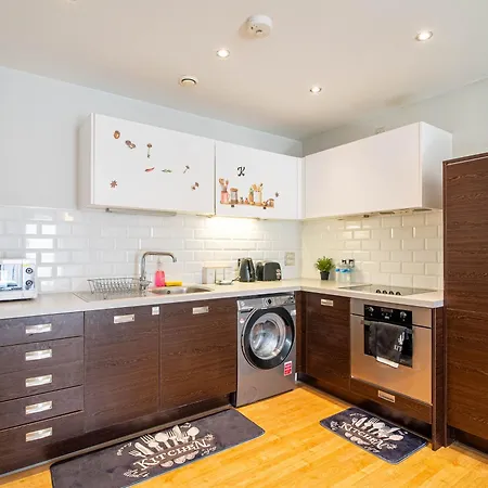 Prime Area, Stylish 2 - Bed, Netflix, Games & Parking * Birmingham